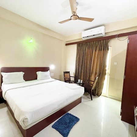 Hotel Golden Wave Puri Esterno foto