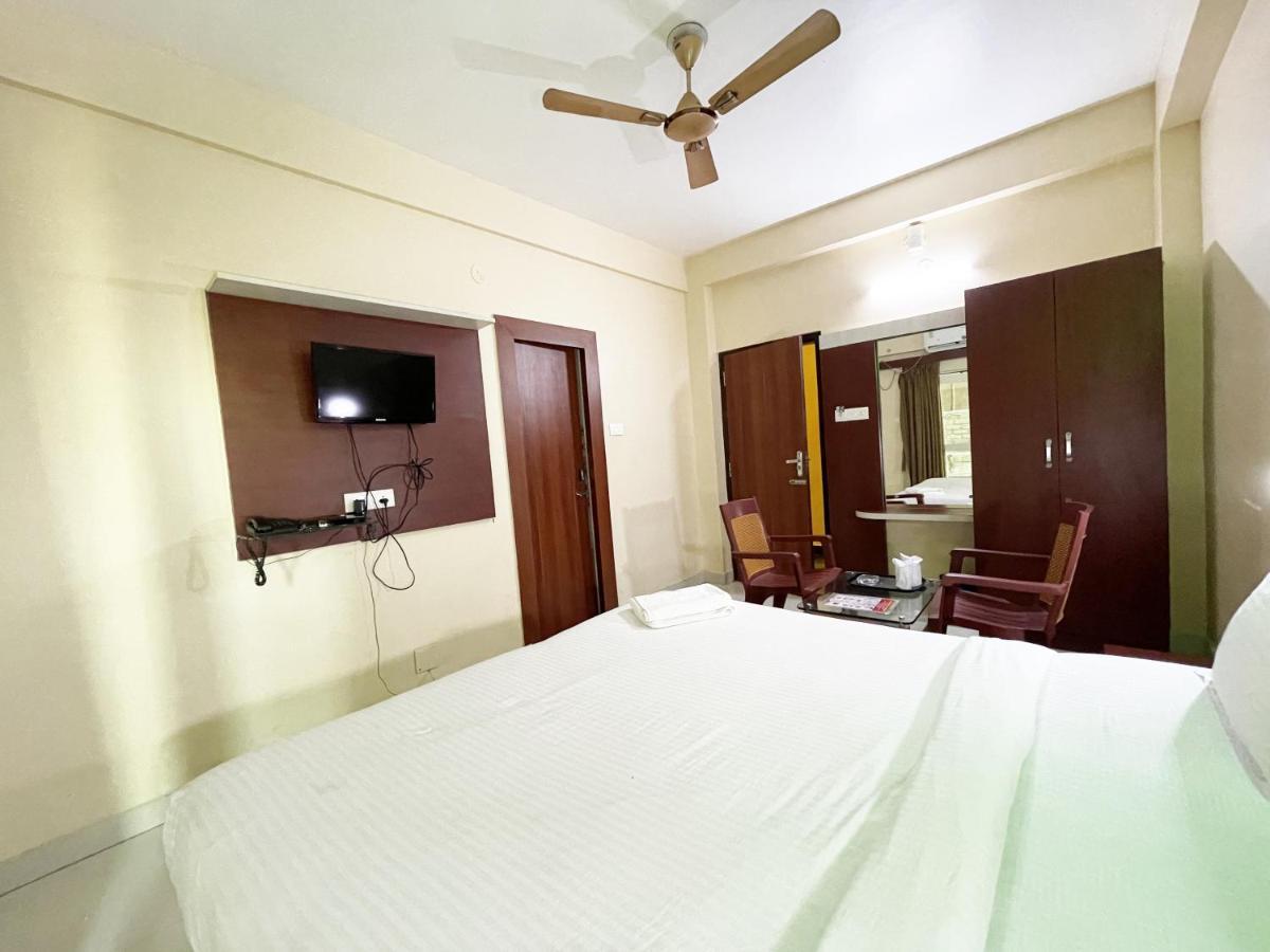 Hotel Golden Wave Puri Esterno foto