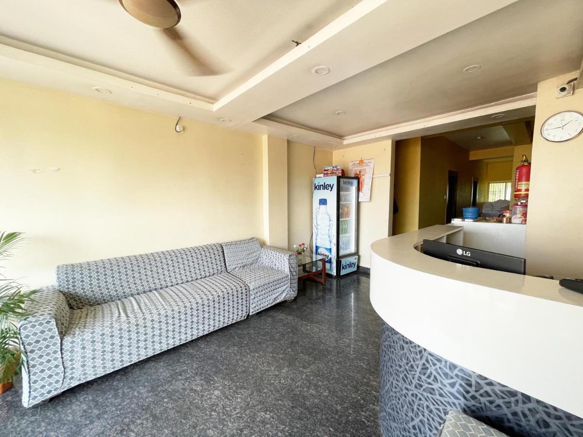 Hotel Golden Wave Puri Esterno foto