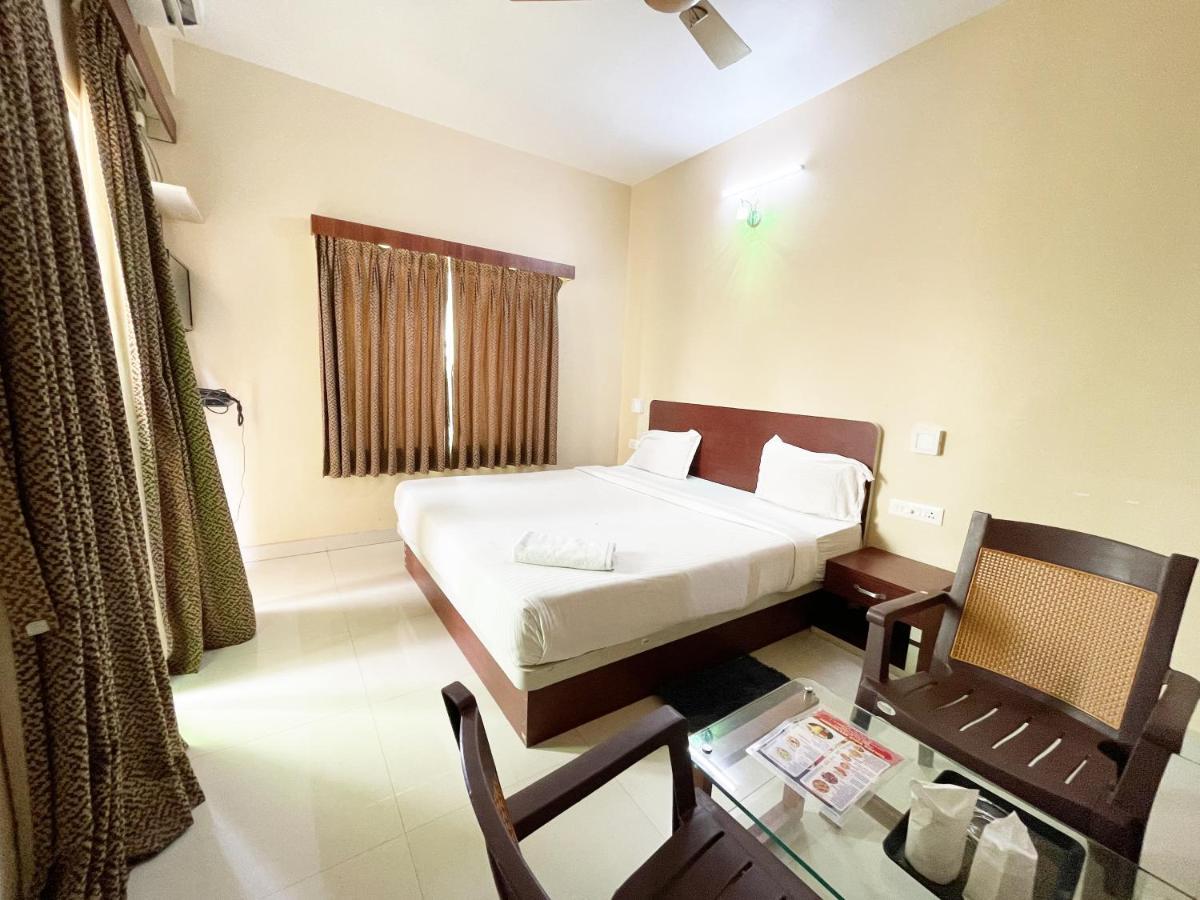 Hotel Golden Wave Puri Esterno foto