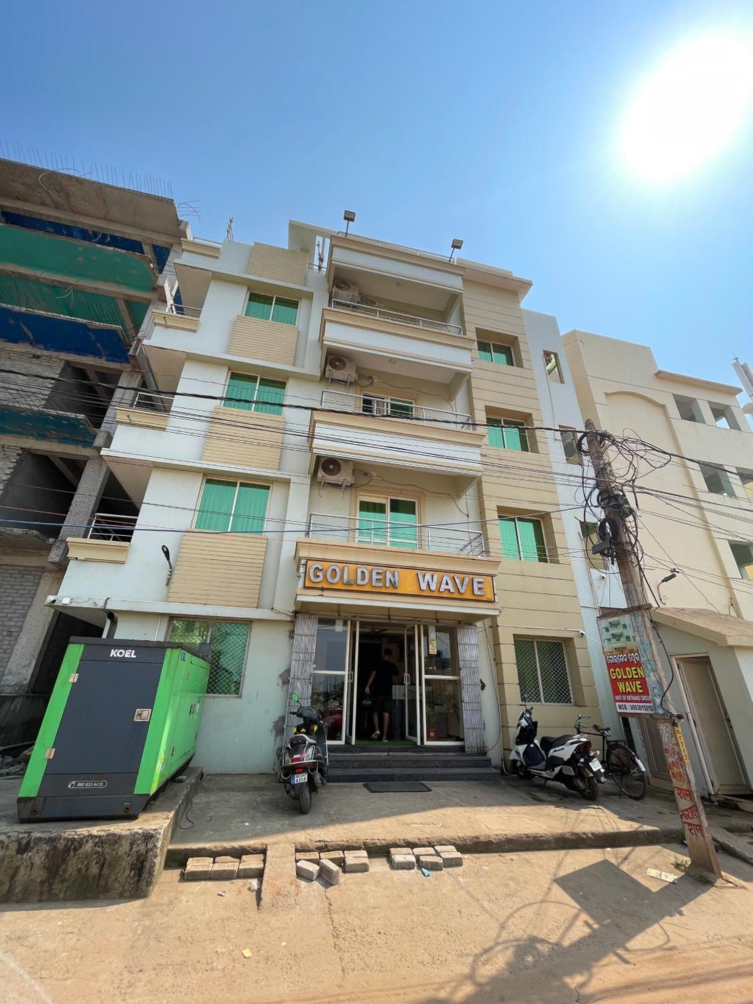 Hotel Golden Wave Puri Esterno foto